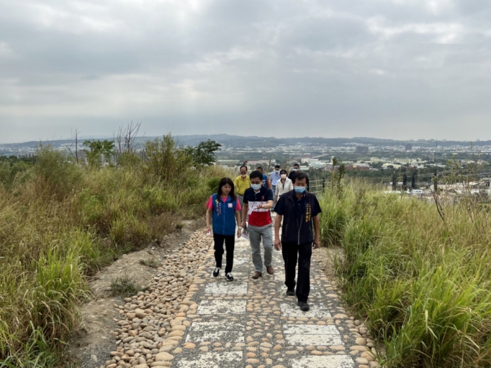 ▲知高圳步道及休憩設施改善工程，鋪設石板步道55公尺。